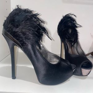 Enzo Angolini Feather & Glitter Peep Toe Heels - Women’s 5